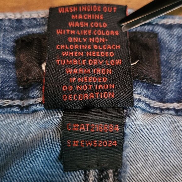 Earl Jeans Size 8 Skinny Capri Mid Rise Fleur De Lis Button Flap Embellished - Picture 5 of 10